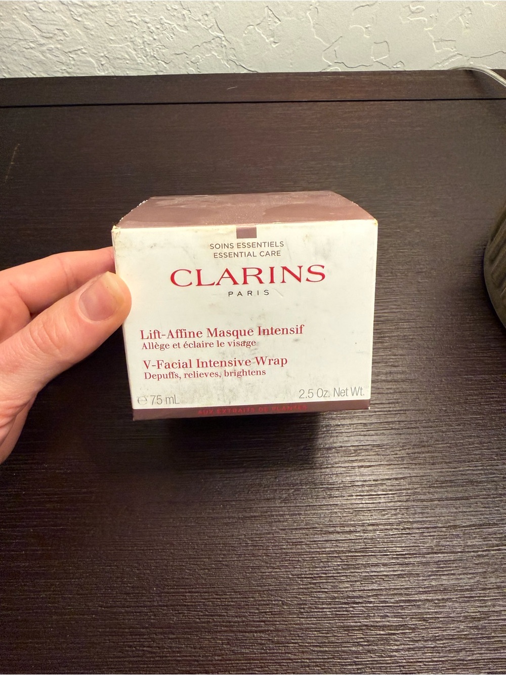Clarins V-Facial Intensive Wrap Mask - Viral Depuffing Mask - Picture 2 of 11